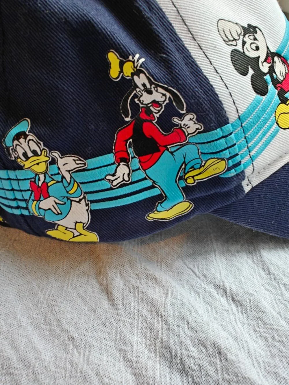 Vintage Walt Disney World Mickey & Friends Youth Snapback Hat – 100% Cotton